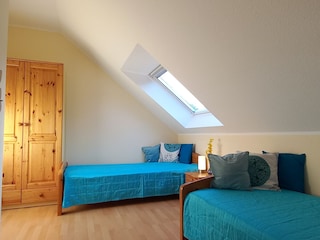 Schlafzimmer 3 im OG mit 2 Einzelbetten