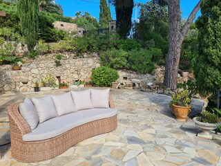 Eine weitere sehr große Terrasse zum Essen und Ausruhen
