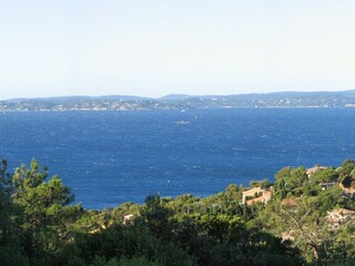 Panoramablick auf das Meer über den Golf von Saint Trop