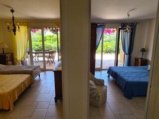 Gelbes Zimmer und blaues Zimmer mit Zugang zu terrasse