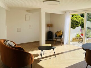 Untere renovierte Etage mit ihrer kleinen Terrasse