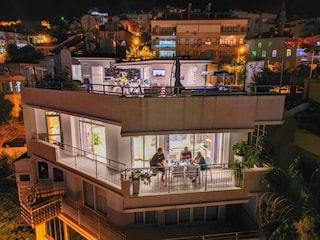 Penthouse  und  Terrasse bei Nacht