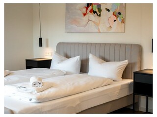 Schlafzimmer 2 im OG mit TV