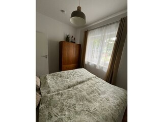 Schlafzimmer mit Kleiderschrank