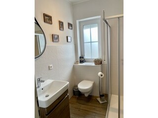 Badezimmer mit Dusche