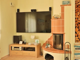 Riesen TV und Kamin