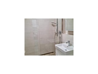 Dusche im Badezimmer