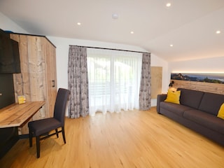 Wohnzimmer mit Schlafsofa