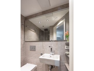 Bad mit  Dusche und WC