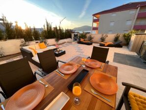 Ferienhaus Sunshine Pool Apartment - Okrug Gornji - image1