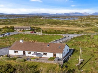 Bungalow Clifden Outdoor Recording 2