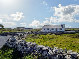 Bungalow Clifden Outdoor Recording 6