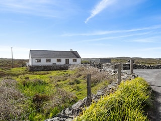 Bungalow Clifden Outdoor Recording 7
