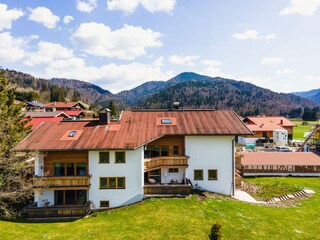 Unser Haus vor den malerischen Alpen