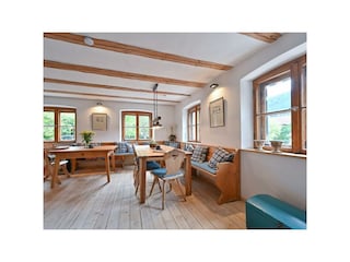 Großer Gemeinschaftsraum bietet für alle Gäste Platz