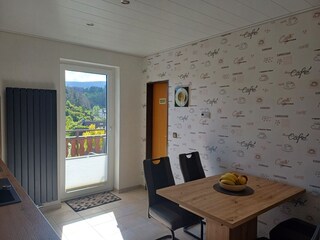 Die Küche mit direkten Zugang zum eigenen Balkon