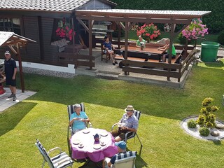 Garten mit Liegewiese und Kamingrill mit Grillplatz