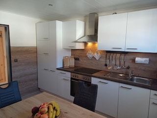 Die neue Einbauküche mit diversen Küchenhelfern