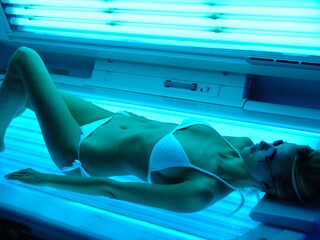 Das Solarium mit Gesichtsbräuner