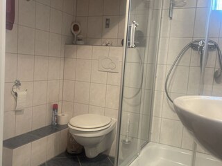 Badezimmer mit Dusche