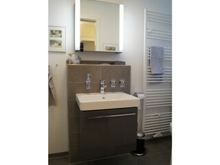 Bad mit Dusche im EG