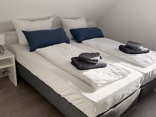 Schlafzimmer 1 Boxspringbetten