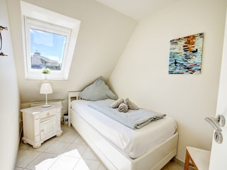 Obergeschoss Schlafzimmer mit einem Bett