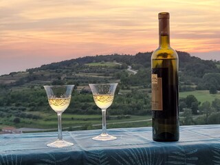 Abends den Sonnenuntergang auf dem Balkon genießen