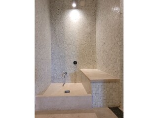 Foot bath with heated bench