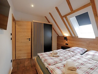 Schlafzimmer 2 mit TV - Fewo Jägerheim****