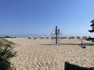 feinsandiger Badestrand gleich nebenan in Mönkebude