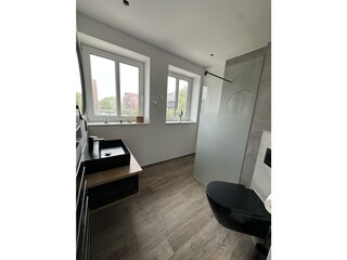 Bad mit begehbarer Dusche