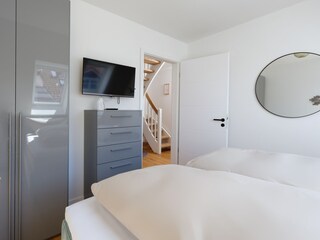 Schlafzimmer mit Smart TV