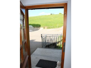 Ansicht aus der Haustüre nach aussen