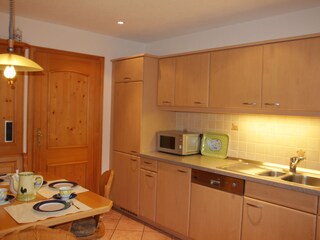 Küche mit gemütlicher Essecke