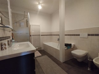 Bad,Dusche,Badewanne,WC