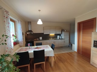 Küche und Essbereich