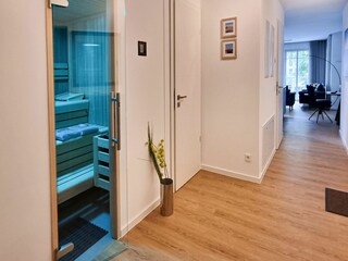 Flur mit Blick zur Sauna