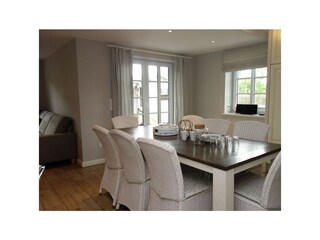 Dieser Esstisch bietet allen Familienmitgliedern e[...]