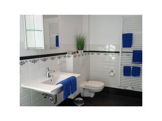 Das Bad im Erdgeschoss...