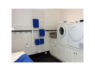 ... mit Waschmaschine und Trockner zur kostenfreie[...]