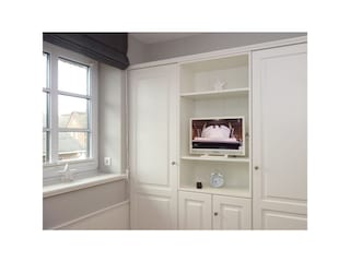 ...Einbauschrank und TV Gerät