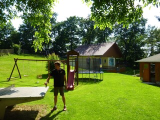 Garten mit Spielplatz