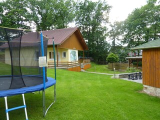 Garten mit Trampolin