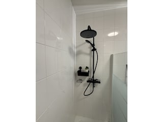 Moderne Regendusche