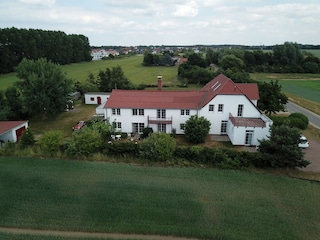 Der Schwalbenhof hat ein 5000 qm grosses Grundstück