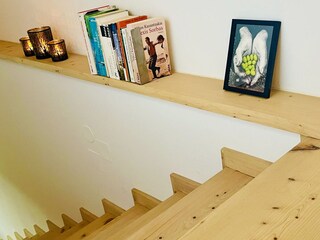 "Holz, Licht, Stille."