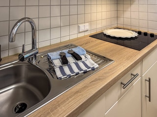 Küche incl. Mikrowelle mit Grillfunktion, Ceranfeld