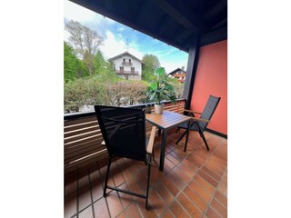 Überdachter Südbalkon mit Bergblick