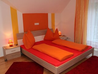 Sleeping room 1, double bed